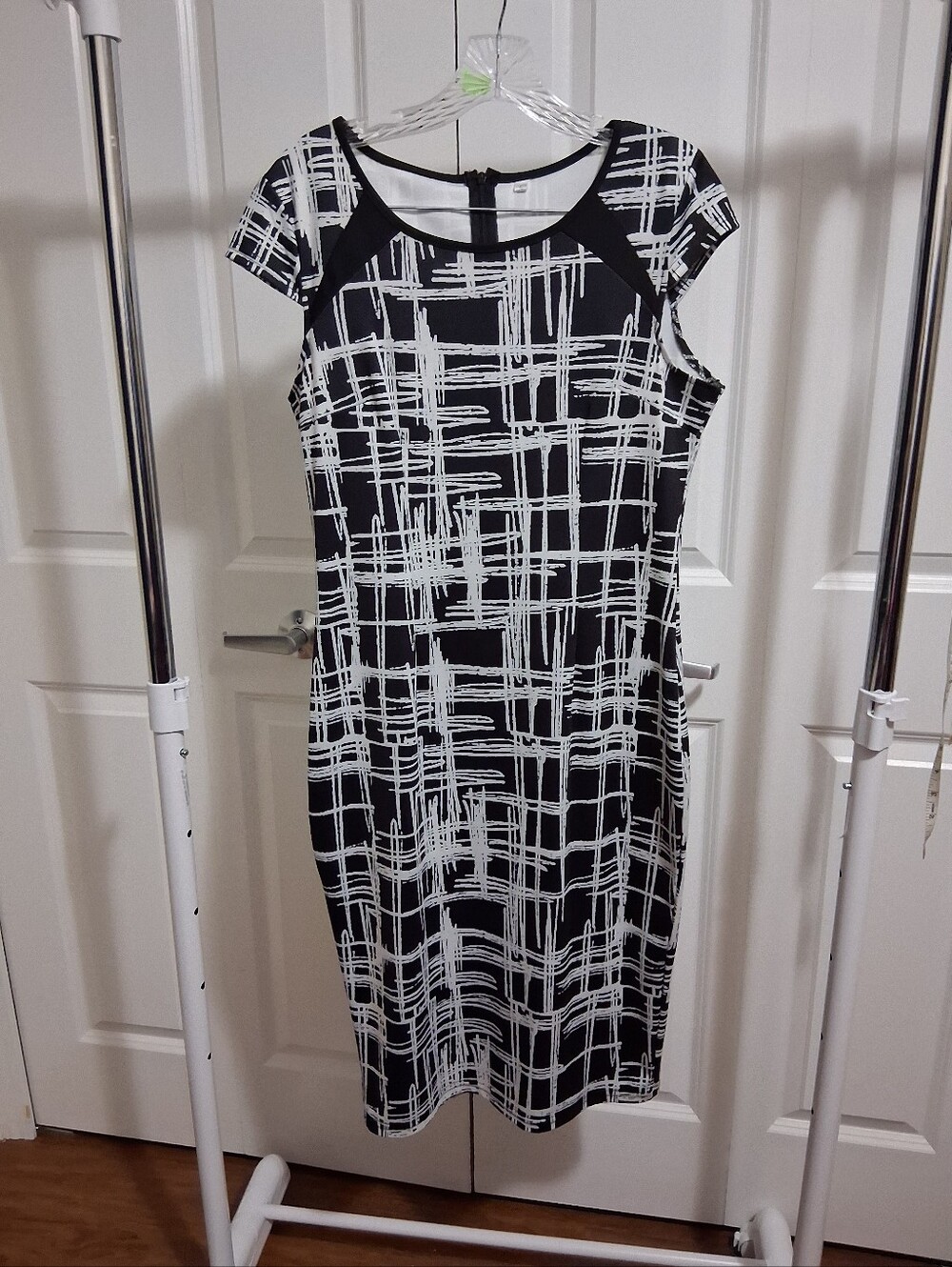 Black & White Printed Cap-Sleeve Sheath Dress by